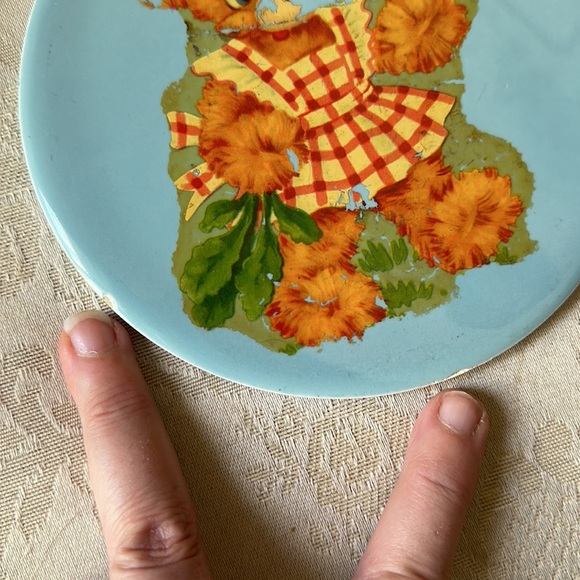 Vintage round Wheeling farmer teddy bear nursery rhyme trivet set, 1950s - Picture 9 of 11